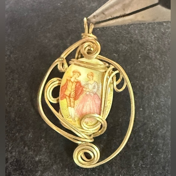 Jewelry - Vintage Fragonard Courting Couple Porcelain Pendant Gold Tone Wire Wrapped
